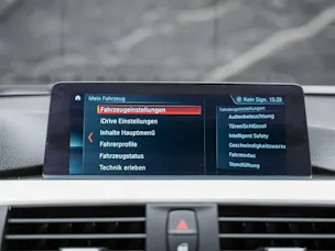 BMW 320d xDrive Touring Steptronic *Head Up Display*Abstandsregler*Adaptiver LED Scheinwerfer*