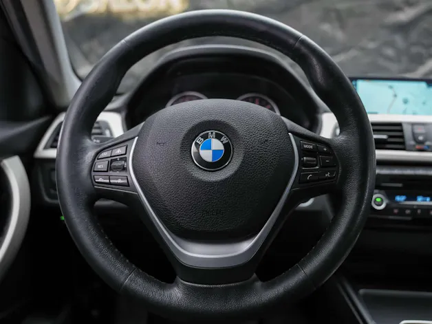 BMW 320d xDrive Touring Steptronic *Head Up Display*Abstandsregler*Adaptiver LED Scheinwerfer*