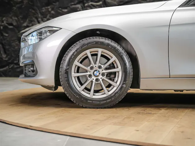 BMW 320d xDrive Touring Steptronic *Head Up Display*Abstandsregler*Adaptiver LED Scheinwerfer*