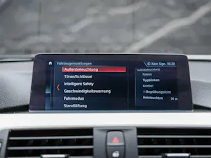 BMW 320d xDrive Touring Steptronic *Head Up Display*Abstandsregler*Adaptiver LED Scheinwerfer*