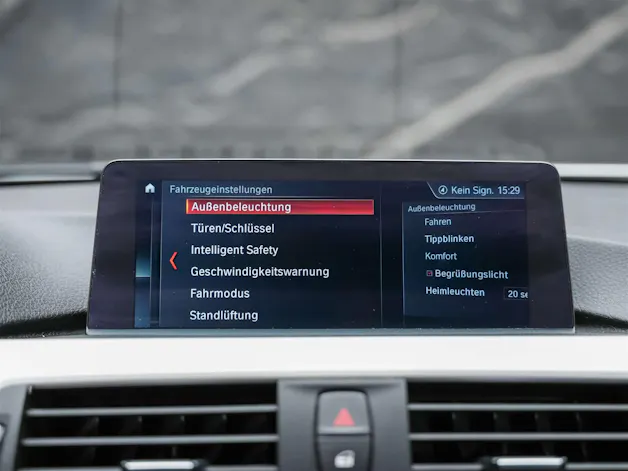 BMW 320d xDrive Touring Steptronic *Head Up Display*Abstandsregler*Adaptiver LED Scheinwerfer*