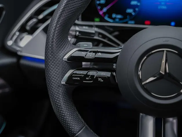 Mercedes-Benz E 220 d 4Matic AMG Line 9G-Tronic *Superscreen*Burmester*360° Kamera*