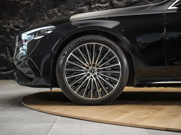Mercedes-Benz E 220 d 4Matic AMG Line 9G-Tronic *Superscreen*Burmester*360° Kamera*