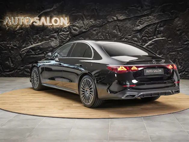 Mercedes-Benz E 220 d 4Matic AMG Line 9G-Tronic *Superscreen*Burmester*360° Kamera*