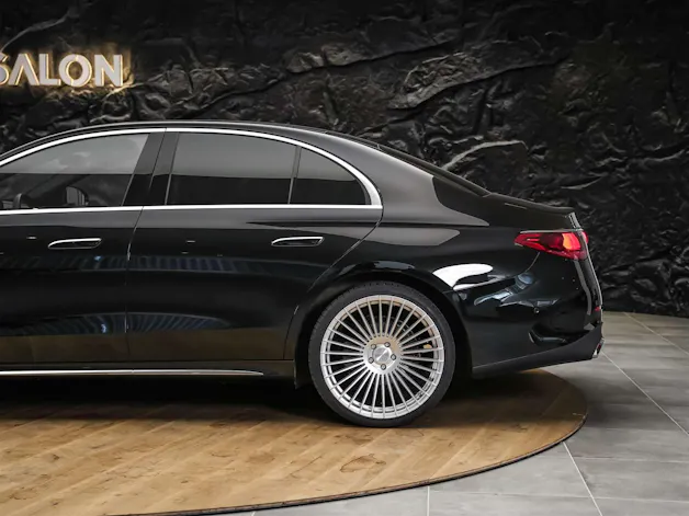 MERCEDES-BENZ E 220 d 4Matic AMG Line 9G-Tronic *Superscreen*Burmester*360° Kamera*