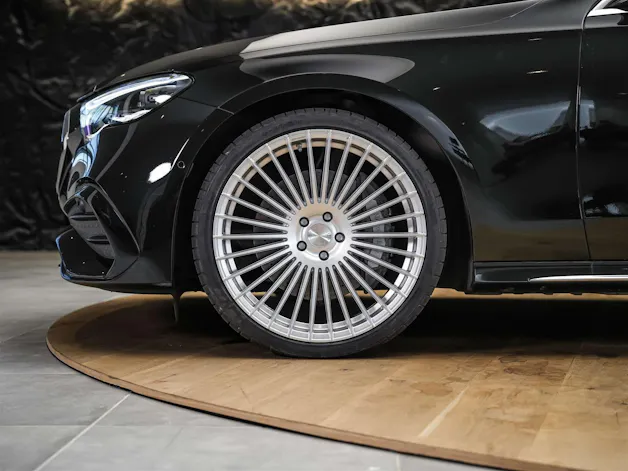 MERCEDES-BENZ E 220 d 4Matic AMG Line 9G-Tronic *Superscreen*Burmester*360° Kamera*