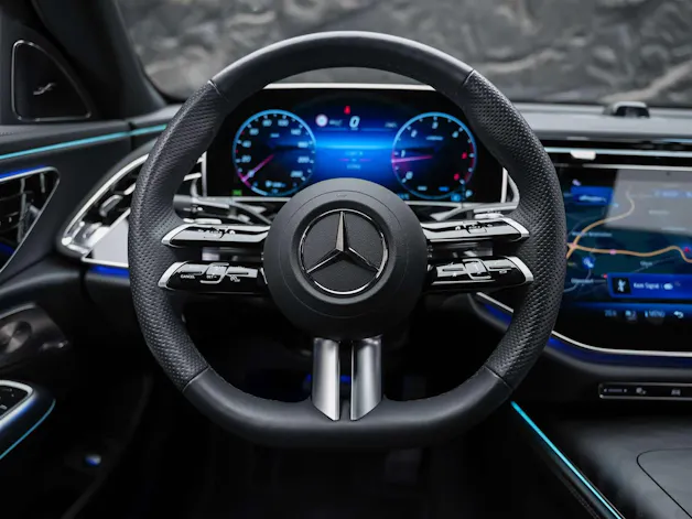 Mercedes-Benz E 220 d 4Matic AMG Line 9G-Tronic *Superscreen*Burmester*360° Kamera*