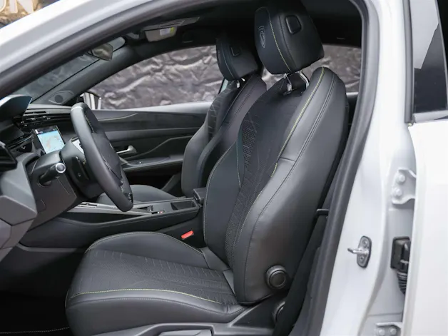 Peugeot 308 1.2 HEV 145 GT *Werksgarantie*Abstandsregler*