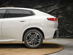 BMW X2 sDrive 20i 48V M Sport *Massagesitz*El. Sitze mit Memory*Harman/Kardon*