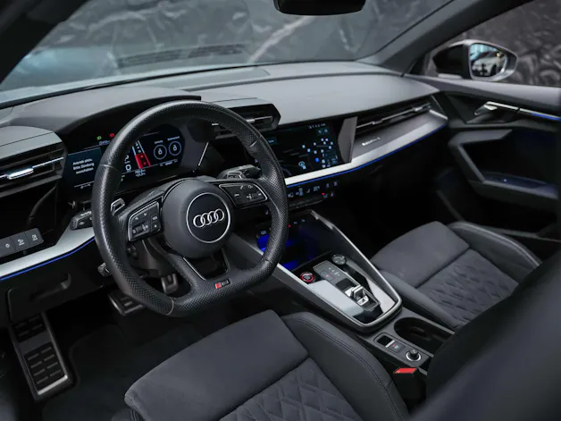 Audi RS3 Limousine 2.5 TSI quattro S-tronic *Massage*Sportabgas*Matrix LED*