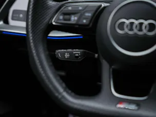 Audi RS3 Limousine 2.5 TSI quattro S-tronic *Massage*Sportabgas*Matrix LED*