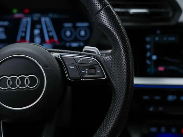 Audi RS3 Limousine 2.5 TSI quattro S-tronic *Massage*Sportabgas*Matrix LED*