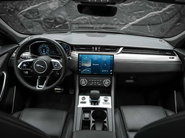 Jaguar F-Pace 3.0 D I6 R-Dynamic SE AWD *Facelift*Panorama*Head-Up*