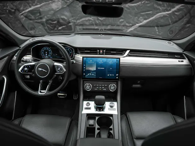 Jaguar F-Pace 3.0 D I6 R-Dynamic SE AWD *Facelift*Panorama*Head-Up*