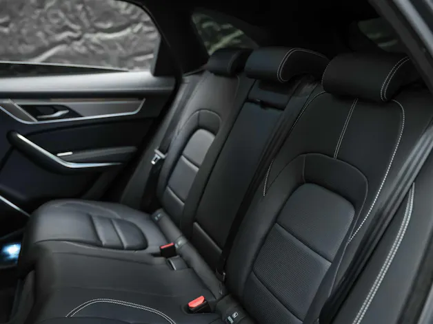 Jaguar F-Pace 3.0 D I6 R-Dynamic SE AWD *Facelift*Panorama*Head-Up*