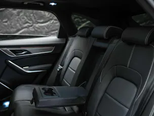 Jaguar F-Pace 3.0 D I6 R-Dynamic SE AWD *Facelift*Panorama*Head-Up*