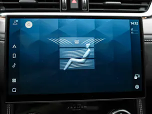 Jaguar F-Pace 3.0 D I6 R-Dynamic SE AWD *Facelift*Panorama*Head-Up*