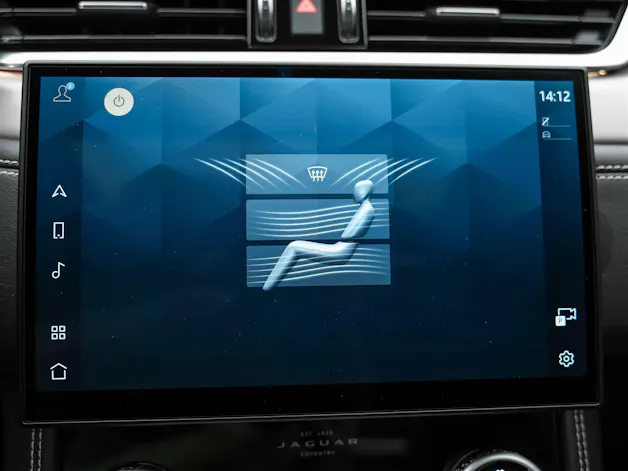 Jaguar F-Pace 3.0 D I6 R-Dynamic SE AWD *Facelift*Panorama*Head-Up*