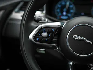 Jaguar F-Pace 3.0 D I6 R-Dynamic SE AWD *Facelift*Panorama*Head-Up*