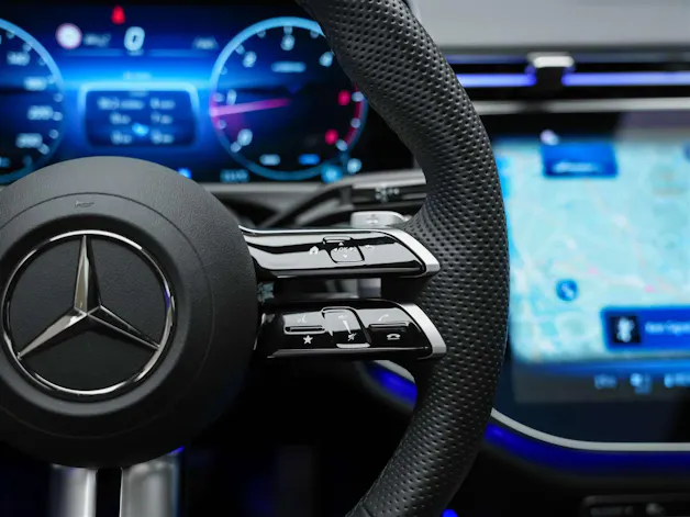 Mercedes-Benz E 220 d AMG Line *Werksgarantie*21 Zoll*Panorama*360° Kamera*