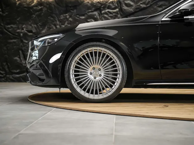 Mercedes-Benz E 220 d AMG Line *Werksgarantie*21 Zoll*Panorama*360° Kamera*