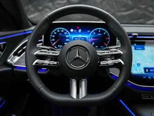 Mercedes-Benz E 220 d AMG Line *Werksgarantie*21 Zoll*Panorama*360° Kamera*