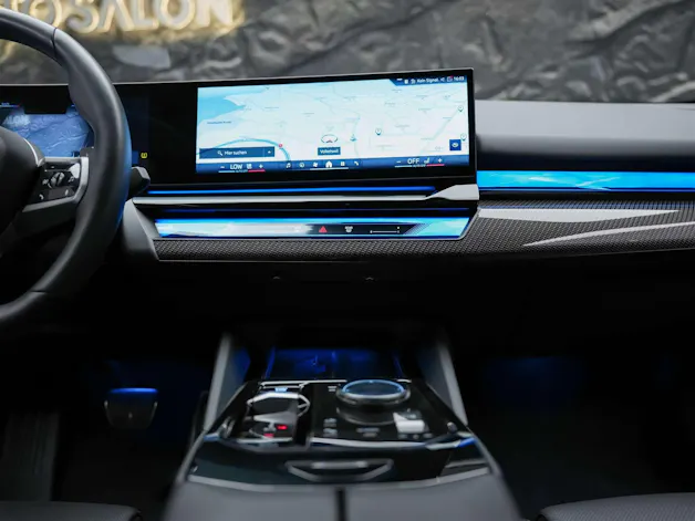 BMW 520i M Sport Steptronic *Abstandsregler*Sitzbelüftung*Harman/Kardon*Head Up*