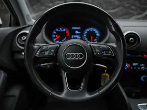 Audi A3 Limousine 2.0 T FSI Sport quattro S-Tronic *4x4*MMI plus touch*Sitzheizung*