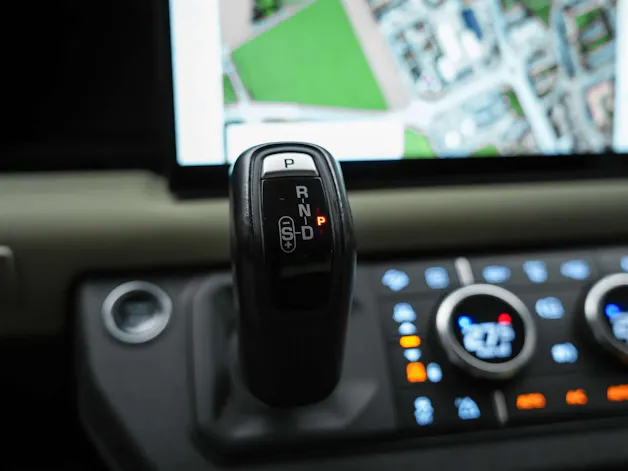 Land Rover Defender 110 P400e Si4 PHEV X-Dynamic SE AT8 *CH Auto*Head Up*Panorama*Meridian*360° Kamera*