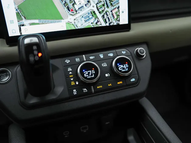 Land Rover Defender 110 P400e Si4 PHEV X-Dynamic SE AT8 *CH Auto*Head Up*Panorama*Meridian*360° Kamera*