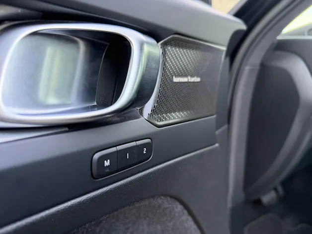 Volvo XC40 B4 Benzin Mild Hybrid AWD Plus Dark DCT