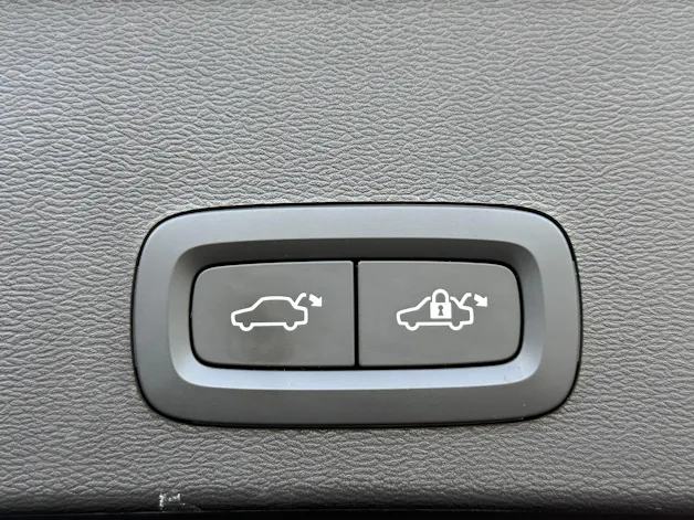 Volvo XC40 B4 Benzin Mild Hybrid AWD Plus Dark DCT