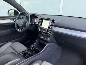 Volvo XC40 B4 Benzin Mild Hybrid AWD Plus Dark DCT