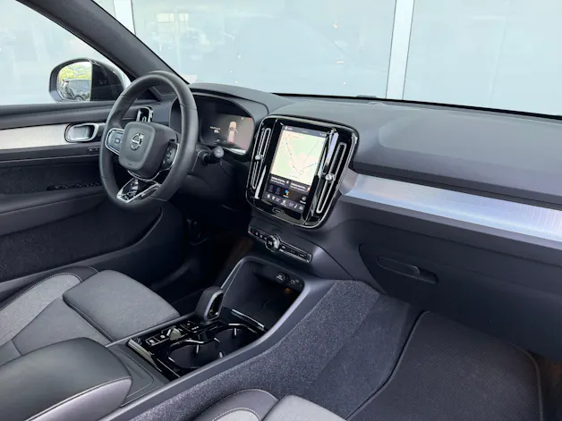 Volvo XC40 B4 Benzin Mild Hybrid AWD Plus Dark DCT