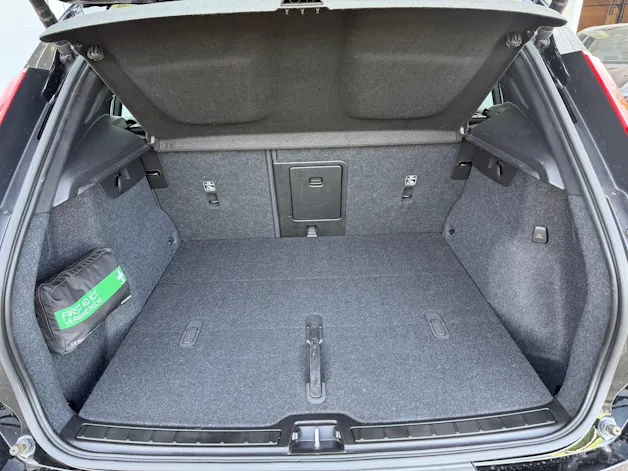 Volvo XC40 B4 Benzin Mild Hybrid AWD Plus Dark DCT