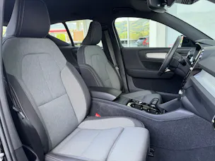 Volvo XC40 B4 Benzin Mild Hybrid AWD Plus Dark DCT