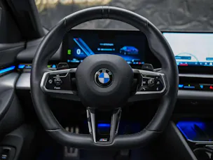 BMW 520i M Sport Steptronic *Werksgarantie*El. Sitze mit Memory*Abstandsregler*Sitzheizung*