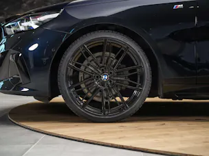 BMW 520i M Sport Steptronic *Werksgarantie*El. Sitze mit Memory*Abstandsregler*Sitzheizung*