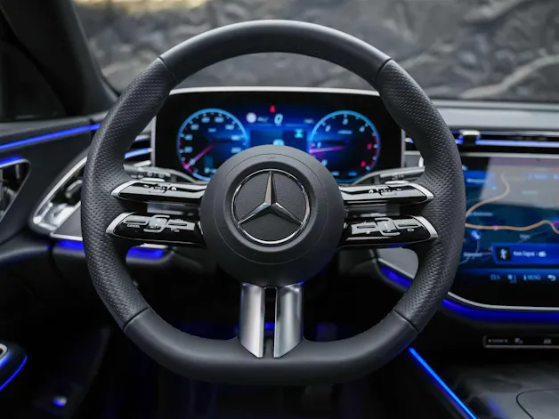 Mercedes-Benz E 220 d AMG Line 4matic Kombi *Werksgarantie*21" Felgen*Abstandsregler*