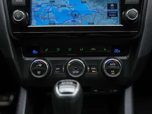 Škoda Octavia Combi 2.0 TDI RS DSG *Abstandsregler* El. Sitze mit Memory* Sitzheizung*