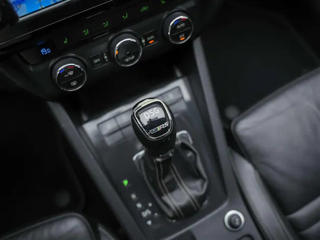 Škoda Octavia Combi 2.0 TDI RS DSG *Abstandsregler* El. Sitze mit Memory* Sitzheizung*