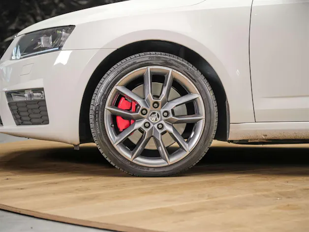 Škoda Octavia Combi 2.0 TDI RS DSG *Abstandsregler* El. Sitze mit Memory* Sitzheizung*