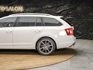 Škoda Octavia Combi 2.0 TDI RS DSG *Abstandsregler* El. Sitze mit Memory* Sitzheizung*