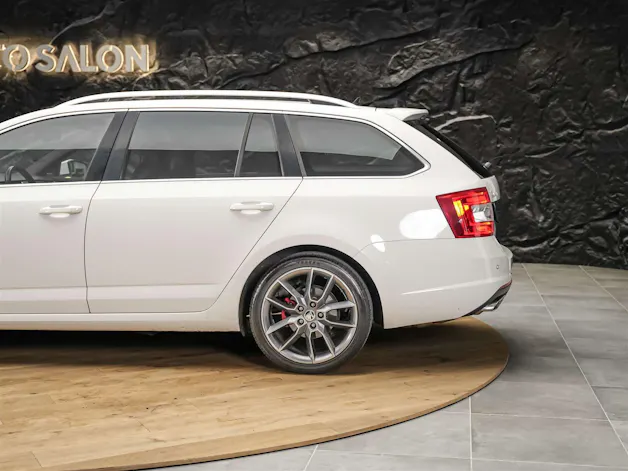 Škoda Octavia Combi 2.0 TDI RS DSG *Abstandsregler* El. Sitze mit Memory* Sitzheizung*