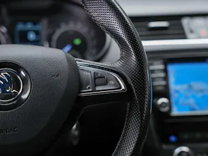 Škoda Octavia Combi 2.0 TDI RS DSG *Abstandsregler* El. Sitze mit Memory* Sitzheizung*