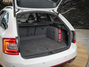 Škoda Octavia Combi 2.0 TDI RS DSG *Abstandsregler* El. Sitze mit Memory* Sitzheizung*