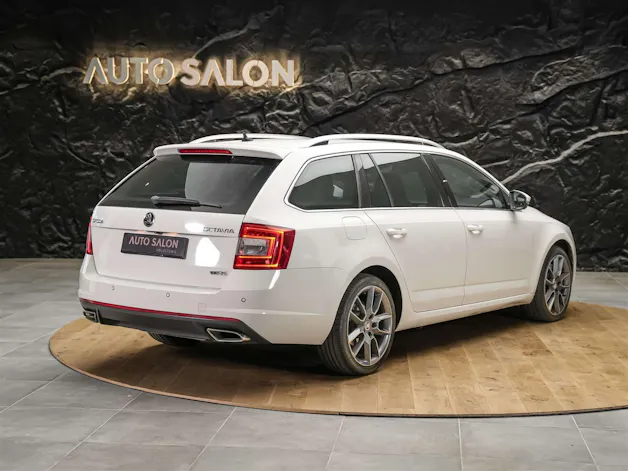 Škoda Octavia Combi 2.0 TDI RS DSG *Abstandsregler* El. Sitze mit Memory* Sitzheizung*