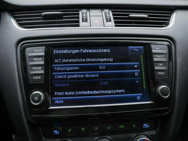 Škoda Octavia Combi 2.0 TDI RS DSG *Abstandsregler* El. Sitze mit Memory* Sitzheizung*