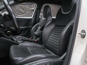 Škoda Octavia Combi 2.0 TDI RS DSG *Abstandsregler* El. Sitze mit Memory* Sitzheizung*