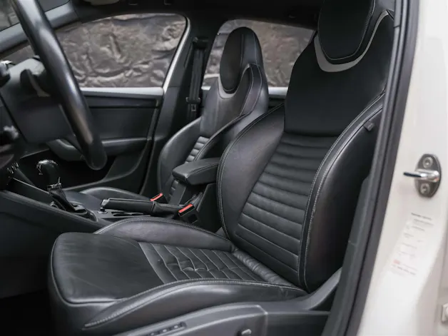 Škoda Octavia Combi 2.0 TDI RS DSG *Abstandsregler* El. Sitze mit Memory* Sitzheizung*